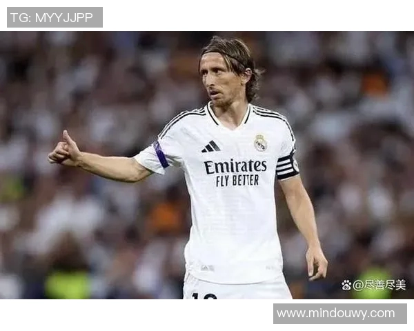 白发足球巨星的传奇人生与不老神话,征战绿茵场的岁月与荣耀