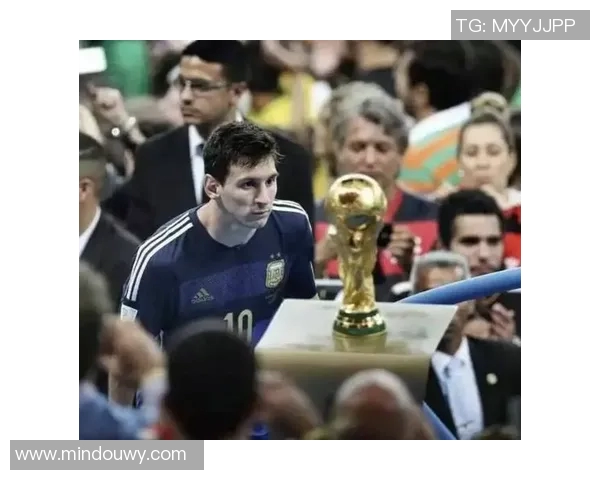 七位传奇足球球星的精彩瞬间展示,感受足球世界的荣耀与激情 七位传奇足球球星的精彩瞬间展示,感受足球世界的荣耀与激情