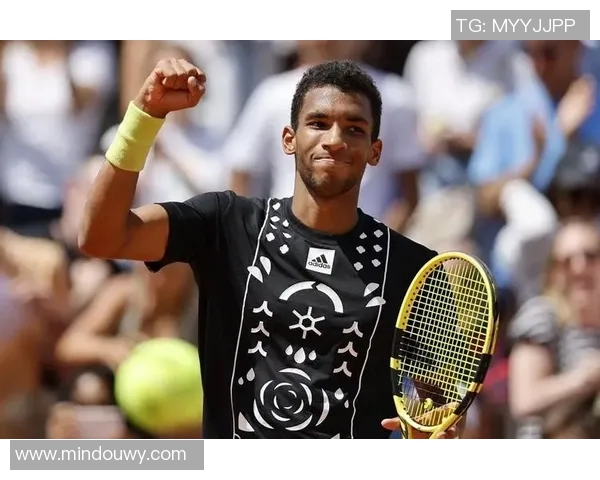 黑皮帅哥:足球场上的绝世风采与独特魅力展现 黑皮帅哥:足球场上的绝世风采与独特魅力展现